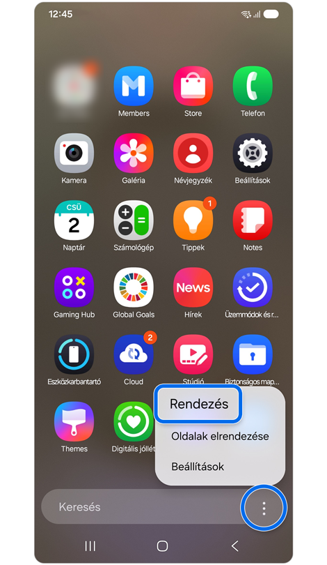 Megjeleníti az Alkalmazások képernyőt és a 'További opciók' menüt megnyitva, kiemelve a 'Rendezés' opciót az alkalmazások szervezéséhez.