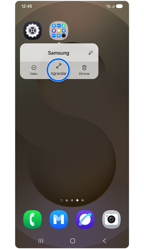 Pantalla de inicio con un menú emergente de configuración de carpetas de una carpeta de aplicación con ‘Agrandar’ resaltado.