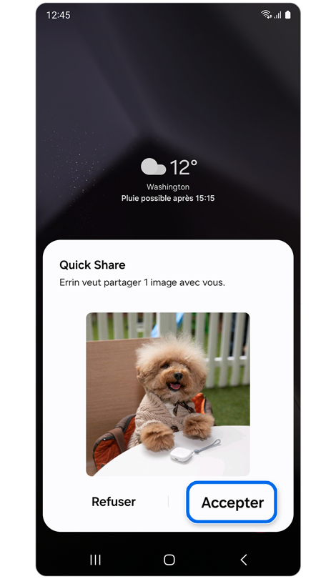Notification sur un appareil mobile affichant les options pour accepter ou refuser un fichier partagé