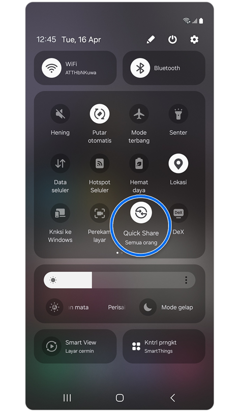 Panel pengaturan cepat di Galaxy S24.