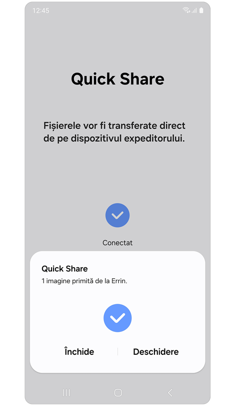 Cititor de coduri QR de pe telefonul destinatarului.