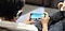 Un jugador de Fortnite juega con el Samsung Galaxy Note9