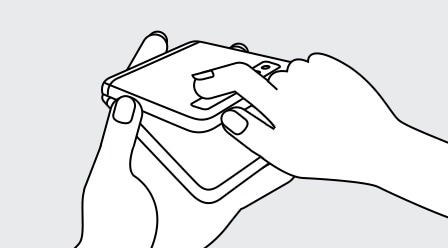 Imagen de mano que abre el dispositivo