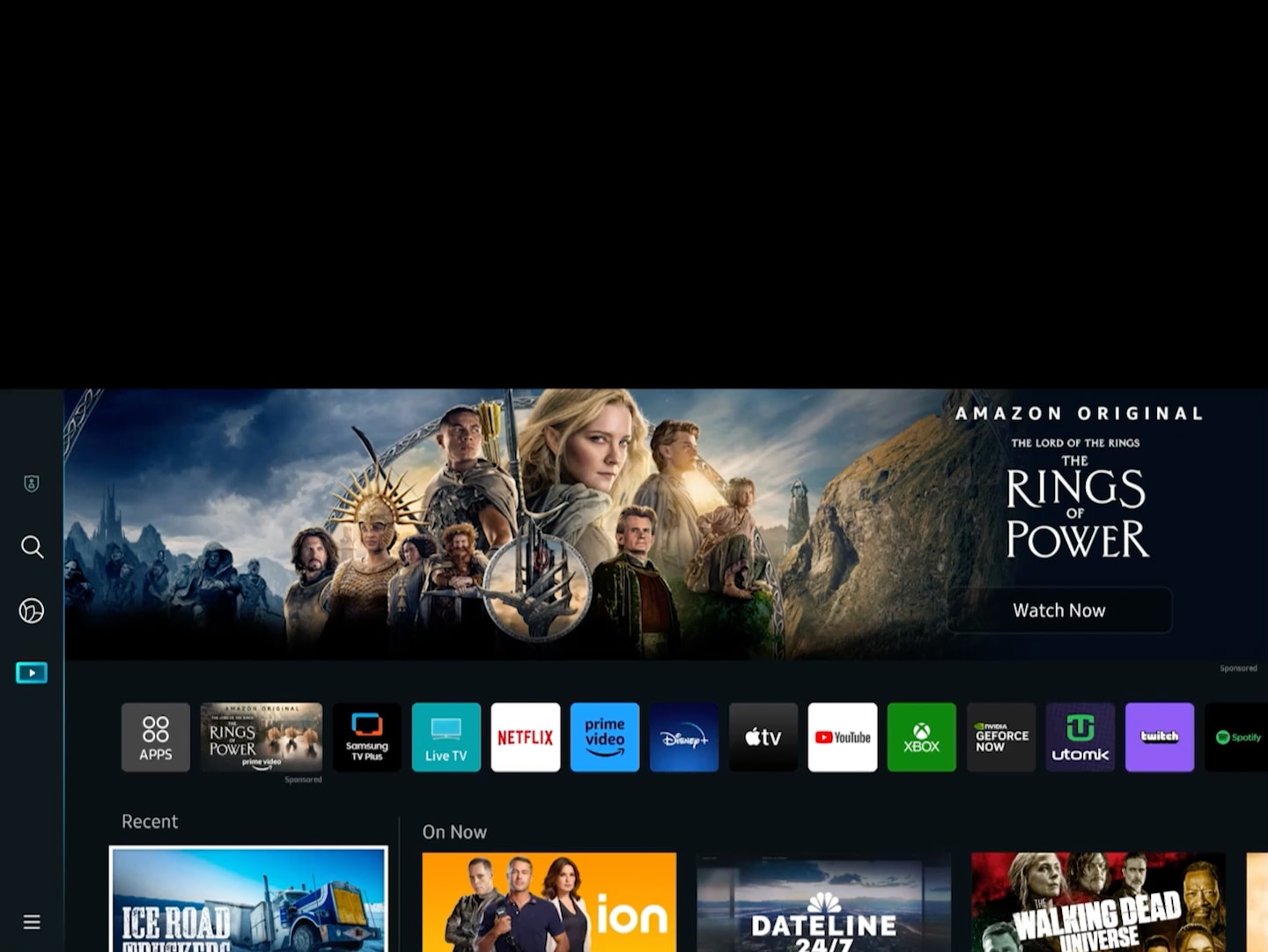 Samsung Gaming TV muestra una amplia gama de juegos a los que se puede acceder a través de Cloud Gaming. Se muestra el control y hay una nube flotando sobre la pantalla.
