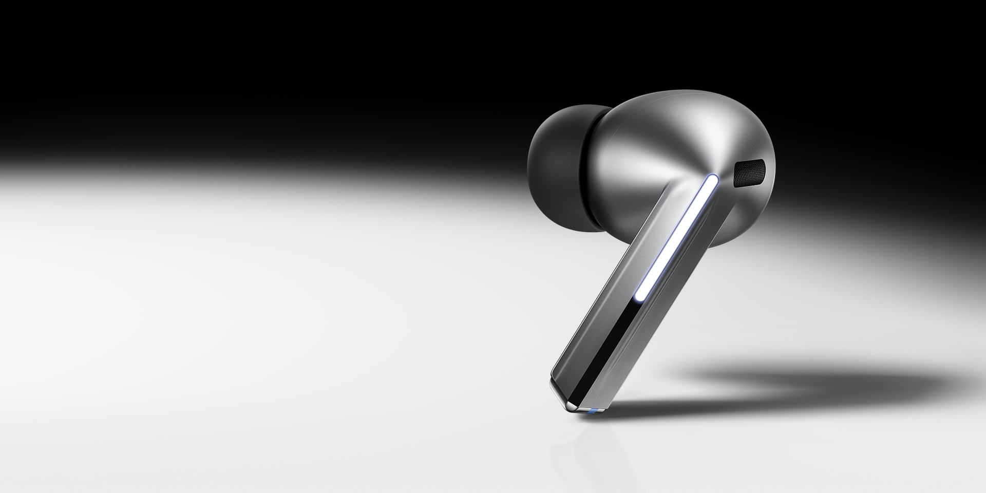 Un seul écouteur Galaxy Buds3 Pro Argent.