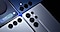Vier Galaxy S25's worden getoond in een close-up lay-out. Drie telefoons liggen met het scherm naar beneden en een telefoon ligt met het scherm naar boven.