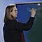 Docent schrijft op Flip Display.