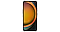 Un smartphone Galaxy XCover7 se tient avec l'écran face à l'objectif devant une pièce en béton à moitié construite.