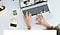 Een home office desk met een Galaxt Smartphone, Buds en Watch. NO LAPTOP
