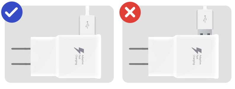Afbeelding van hoe je de usb-kabel goed aansluit op een Samsung-oplaadadapter