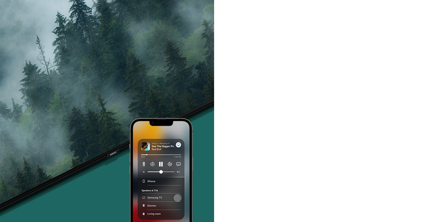 We zien het vinkjessymbool op een iPhone-scherm met daarnaast de tekst 'Samsung TV' om de succesvolle koppeling van apparaten met behulp van AirPlay aan te geven. Als de verbinding is gemaakt, verandert de content op de Samsung TV en zien we een man die zijn trucjes op een skateboard laat zien.