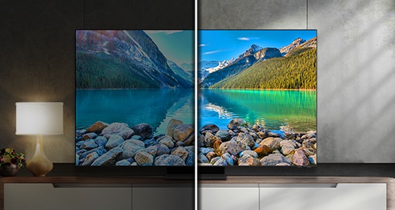 Se comparan en el mismo espacio la calidad del televisor en un entorno oscuro y en uno luminoso. La pantalla se ajusta automáticamente para que sea más oscura en espacios oscuros y más brillante en espacios luminosos.
