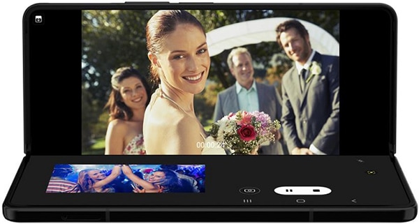 Galaxy Z Fold3 5G Auto Framing