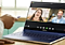 Wideo rozmowa prowadzona na tablecie Galaxy Book Ion. Prowadzący trzyma rysik S Pen.