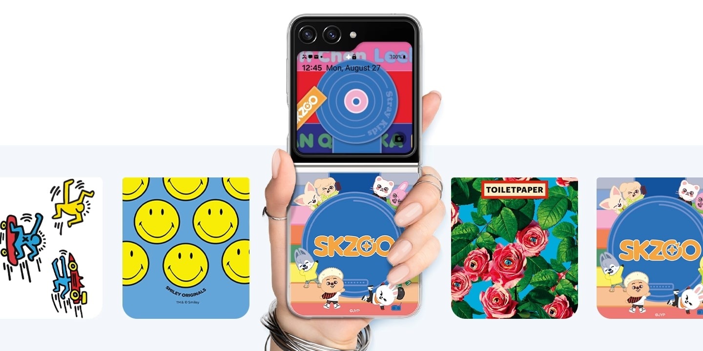 Zdjęcie, na którym w centralnej części znajduje się etui z motywem "SKZOO"