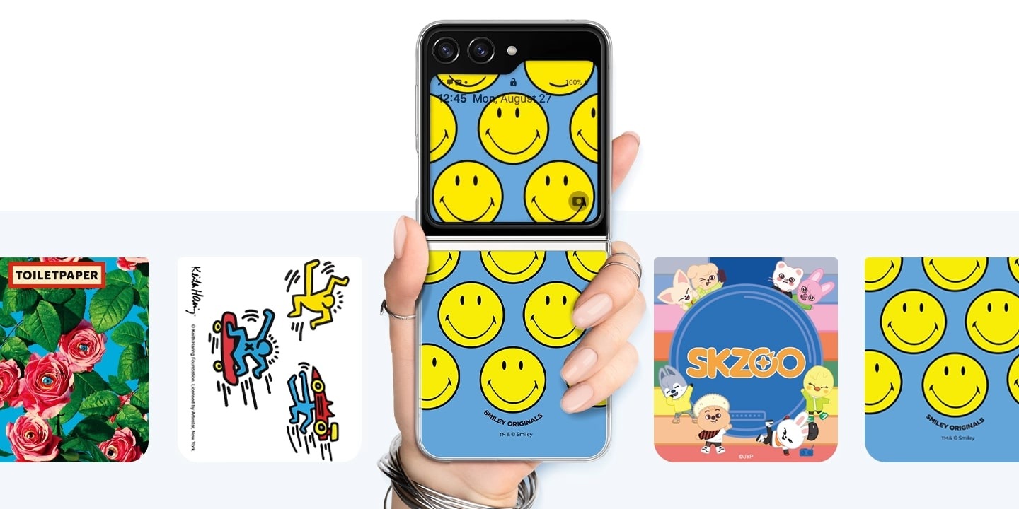 Zdjęcie, na którym w centralnej części znajduje się etui z motywem "Smiley Orginals"