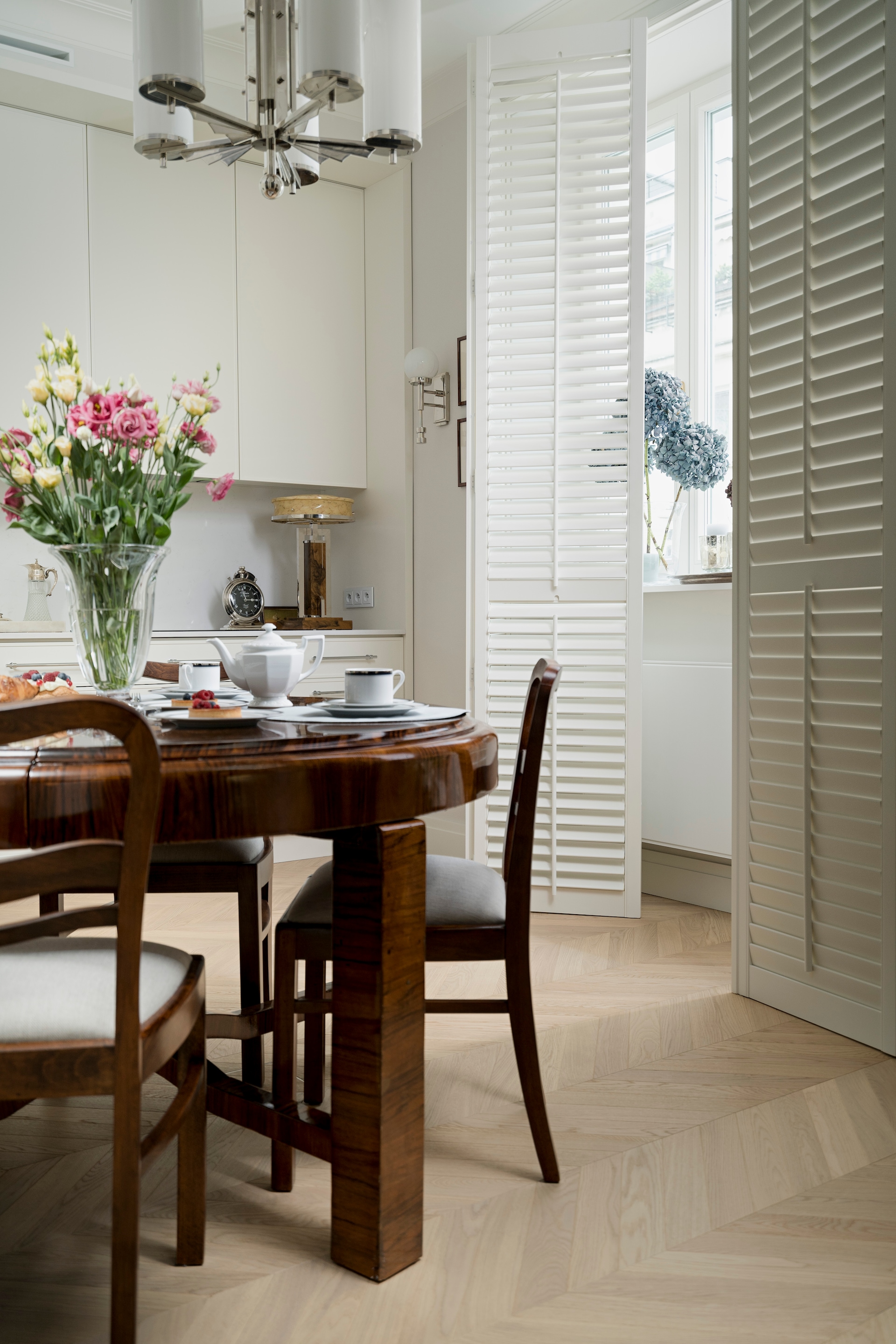 Wnętrze jadalni w kamienicy Agaty Młynarskiej