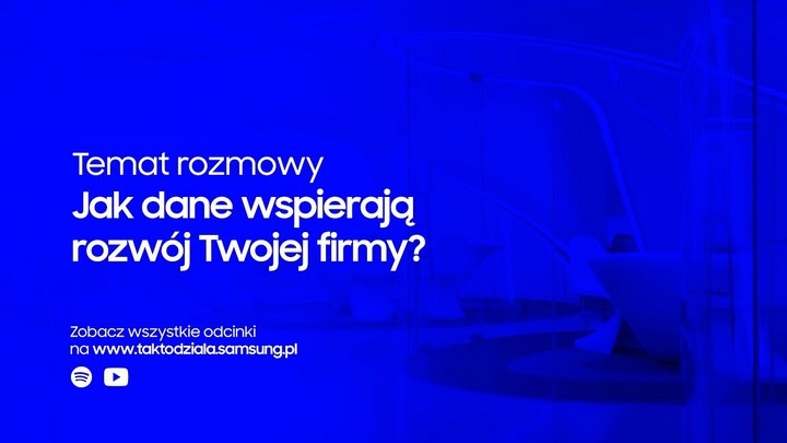 Napis "Jak dane wspierają rozwój Twojej firmy" na niebieskim tle.