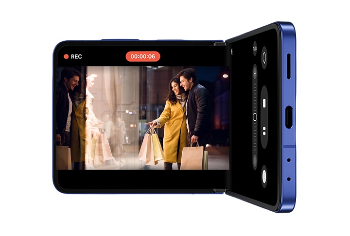 Czarne wstążki i kokardki na białym tle oraz dwa napisy „Black Friday Sale”.