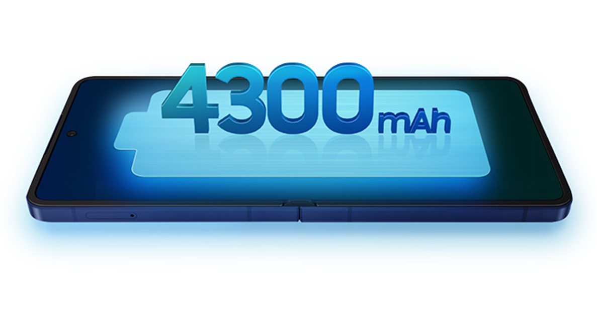 Galaxy Z Flip7 z grafiką baterii 4300 mAh symbolizującą długi czas pracy