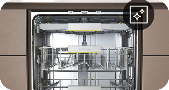 Wnętrze pustej inteligentnej zmywarki
