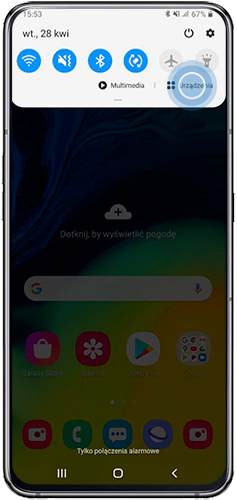 Galaxy buds dostępne będą w telefonie w panelu powiadomień pod przyciskiem „urządzenia”.