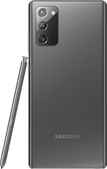 هاتف Galaxy Note20 باللون الرمادي مرئي من الجهة الخلفية، مع استناد قلم (S Pen) باللون الرمادي المماثل على أحد الجانبين.