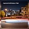 À noite, a cidade de San Francisco ilumina-se com trilhos luminosos em primeiro plano e a Bay Bridge em segundo plano. Captado #withGalaxy Z Flip4