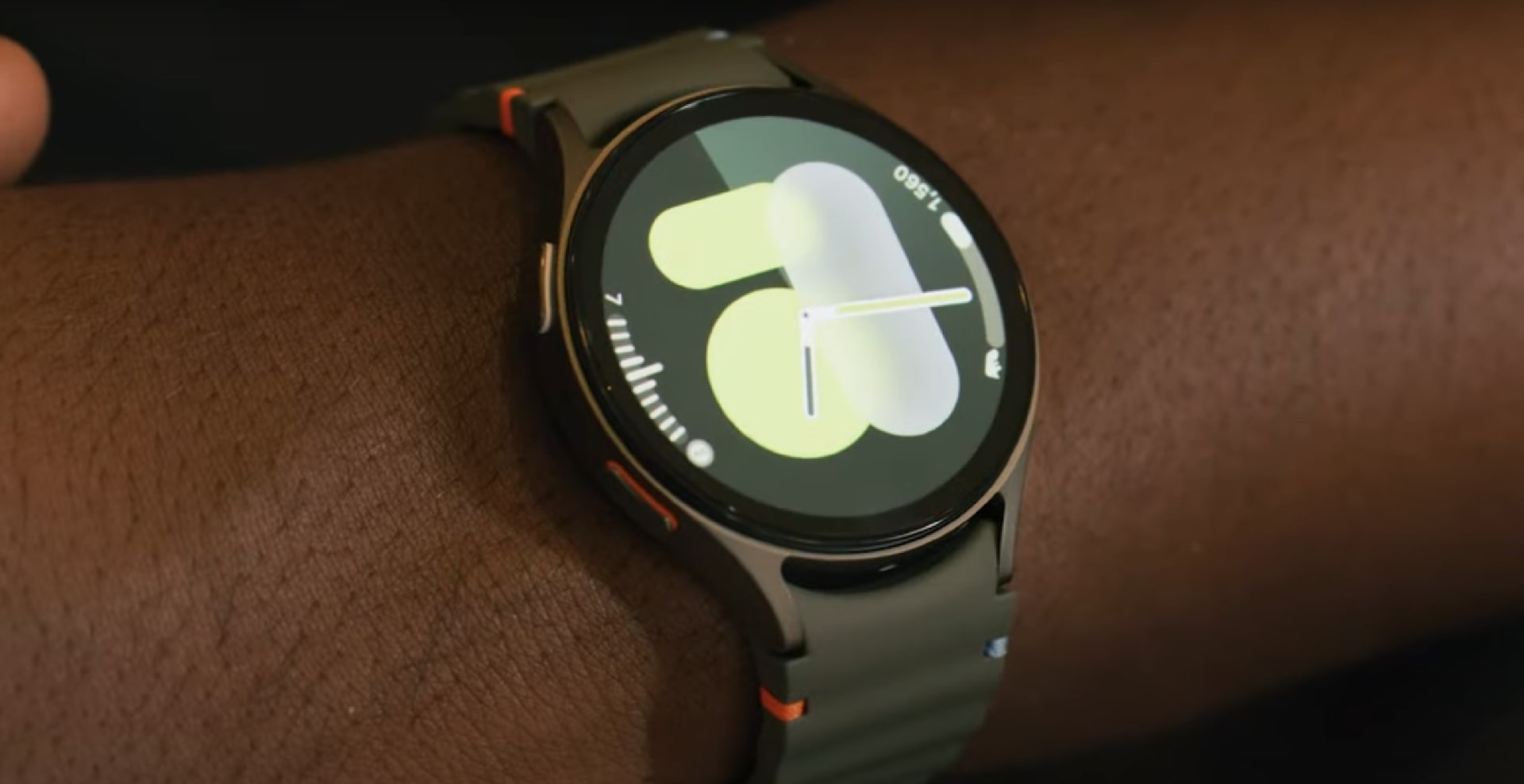 Everyday wellness starts with Galaxy Watch7 and the latest generation of Galaxy AI, working together in perfect harmony. Whether you’re counting daily steps or smashing weeknight workouts, Galaxy Watch7 unlocks your health goals, so you can exercise better, sleep deeper, and live healthier.