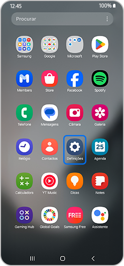 A aplicação Configurações no ecrã inicial do smartphone está destacada