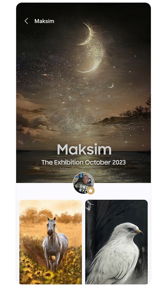 En la pantalla del teléfono inteligente, se muestran tres ilustraciones creadas por Maksim. Acompañando el material gráfico se encuentra el texto Maksim The Exhibition octubre de 2023.