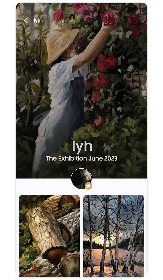 En la pantalla del teléfono inteligente, se muestran tres ilustraciones creadas por lyh. Acompañando el material gráfico se encuentra el texto lyh The Exhibition junio de 2023.