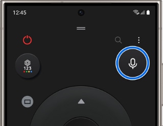 Un telefon Galaxy afișează telecomanda virtuală din aplicația SmartThings, permițând utilizatorilor să controleze televizorul Smart Samsung direct de la telefon