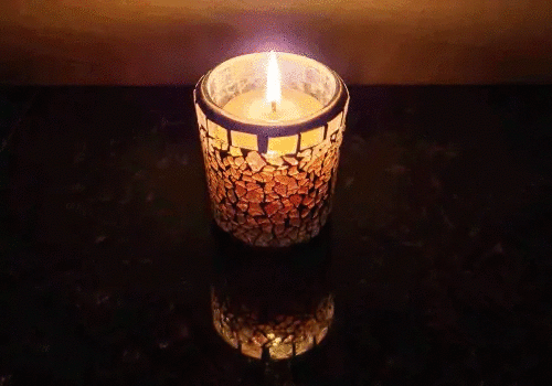 pokretna slika sveće pomoću Tamnog režima