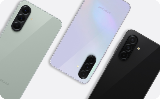Tri telefona iz Galaxy A serije postavljena su jedan pored drugog