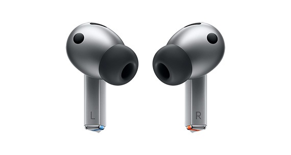 С наушниками Buds3 Pro мобильный киберспорт на телефоне выходит на новый уровень: чёткий звук и минимальная задержка особенно важны в динамичных матчах киберспортивных турниров, хотя выбор гарнитуры по-прежнему зависит от жанра игры и личных предпочтений каждого игрока.