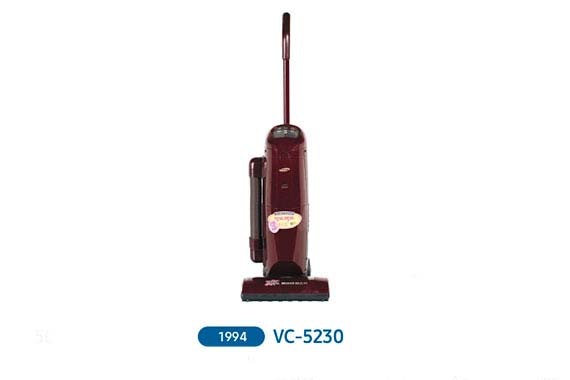 VC-5230 (1994)  Первая модель с функцией влажной уборки
