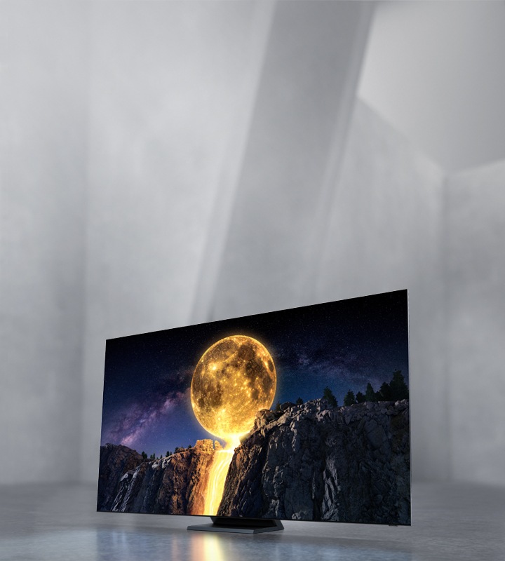 Изображение QLED телевизора Samsung 2020 года с технологий Квантовых точек. На экране яркая Луна и текст: "Непревзойденный QLED 8K с технологией Квантовых точек".