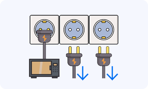 В розетку включена только микроволновая печь, другие приборы следует отключить