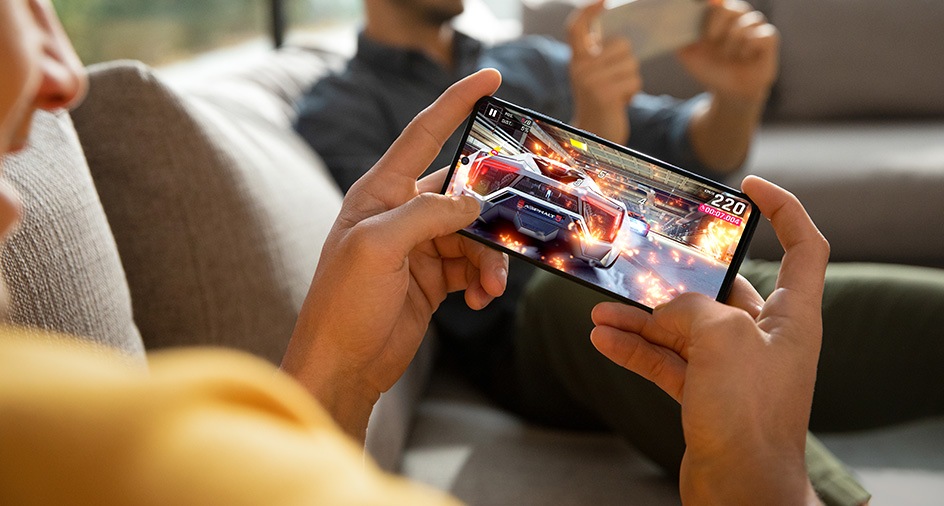 Playfully shows two friends battling in games using dynamic angles and diagonal perspective.
