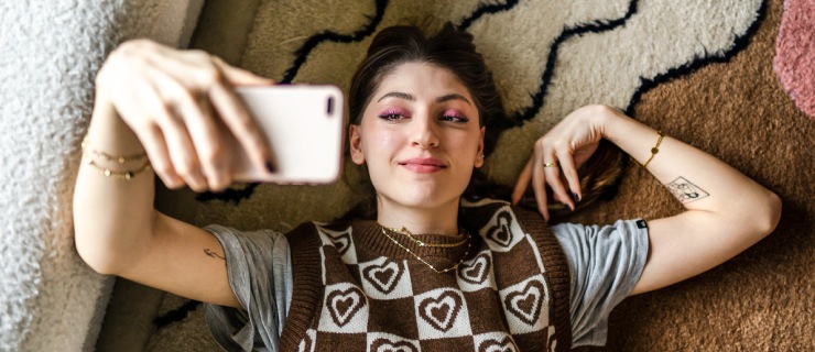 Telefoon hoesje schoonmaken? Zo doe je dat (niet)