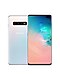Baksidan på en Prism White Galaxy S10+-telefon med framsidan av en svart Galaxy S10+-telefon som ligger lite ovanpå