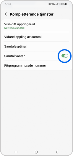 Dra reglaget åt höger för att aktivera Samtal väntar.