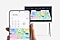 Roka, ki pred TV-jem drži Galaxy mobilni telefon. Na zaslonu mobilnega telefona in TV-ja je prikazan 3D Map View iz SmartThings aplikacije.