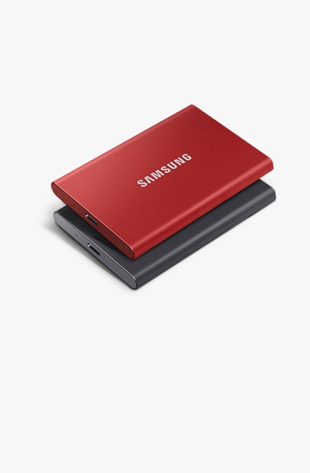 Titan Rengi ve Metalik Kırmızı olmak üzere iki adet Taşınabilir SSD T7. Metalik Kırmızı Taşınabilir SSD T7, Titan Rengi SSD’nin üzerinde havada duruyor. Titan Rengi ve Metalik Kırmızı olmak üzere iki adet Taşınabilir SSD T7. Metalik Kırmızı Taşınabilir SSD T7, Titan Rengi SSD’nin üzerinde havada duruyor.