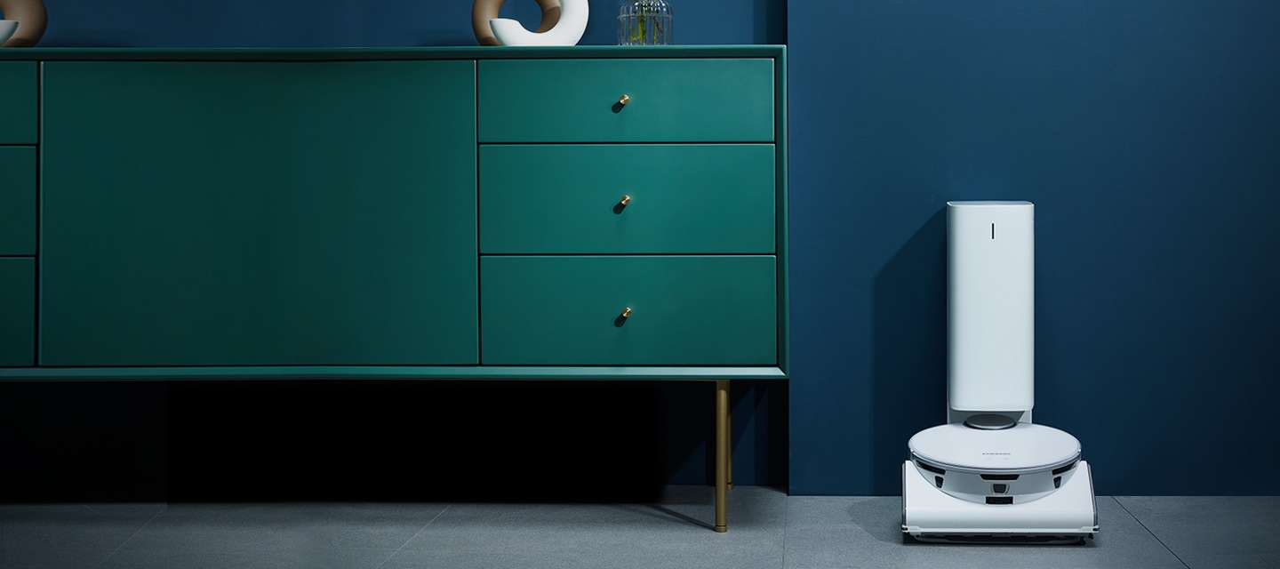 Samsung Jet Bot AI+ cleaner comes out of the Clean Station and cleans the room. It recognizes obstacles and completes cleaning.