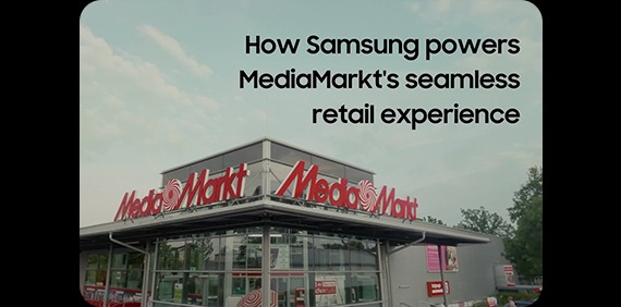 ภาพภายนอกร้าน MediaMarkt ที่มีข้อความว่า 'Samsung ช่วยสร้างประสบการณ์ร้านค้าปลีกที่ราบรื่นให้ MediaMarkt ได้อย่างไร