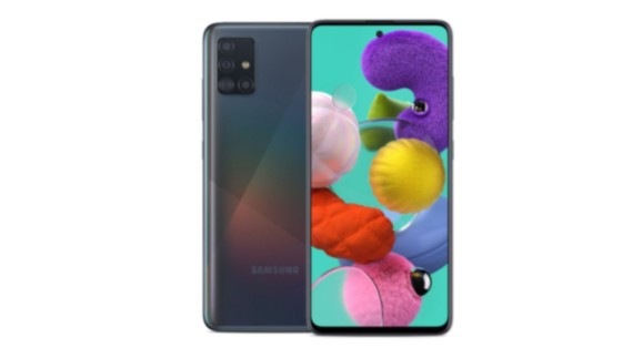 ภาพด้านหน้าและด้านหลังของสมาร์ทโฟน Galaxy A51 สีดาร์กเกรย์ที่ที่วางซ้อนกันอยู่ข้างกัน