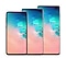 Hafifçe üst üste binmiş Galaxy S10e, S10 ve S10+’ın ürün resimleri