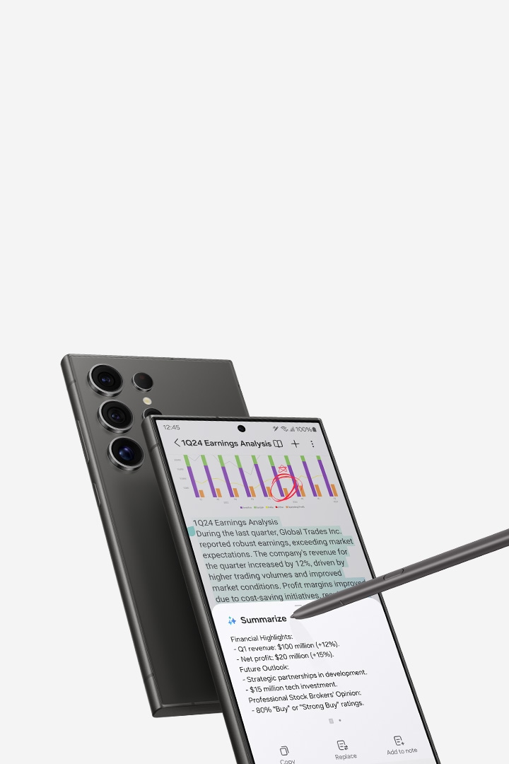 兩部 Galaxy S24 Ultra 分別展示手機正面和手機背面。S Pen 懸浮在螢幕上。螢幕顯示一個財務圖表，有手繪標記。在下方有一塊突顯的文字，以簡要的大綱格式顯示在彈出視窗中。